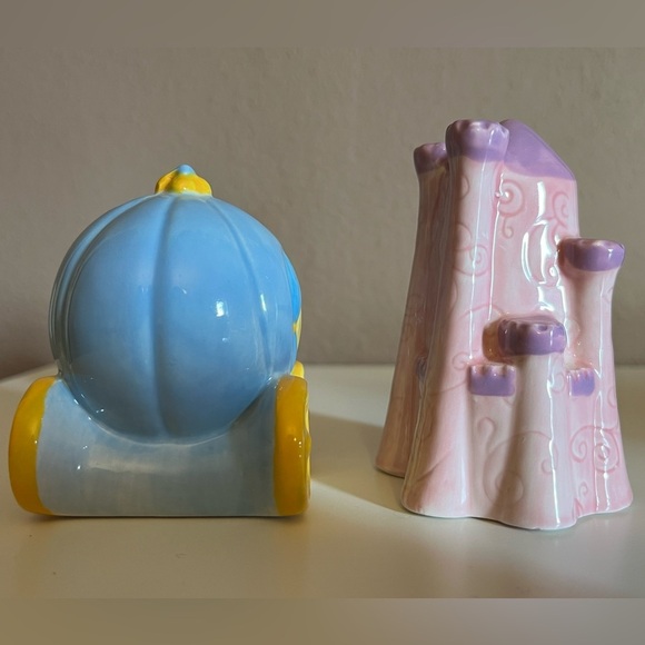 Disney Cinderella Carriage & Castle Salt and Pepper Shaker Set - Picture 3 of 16